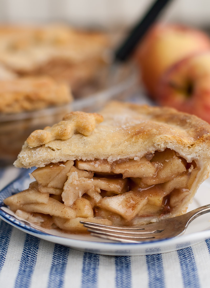 apple pie with homemade crust