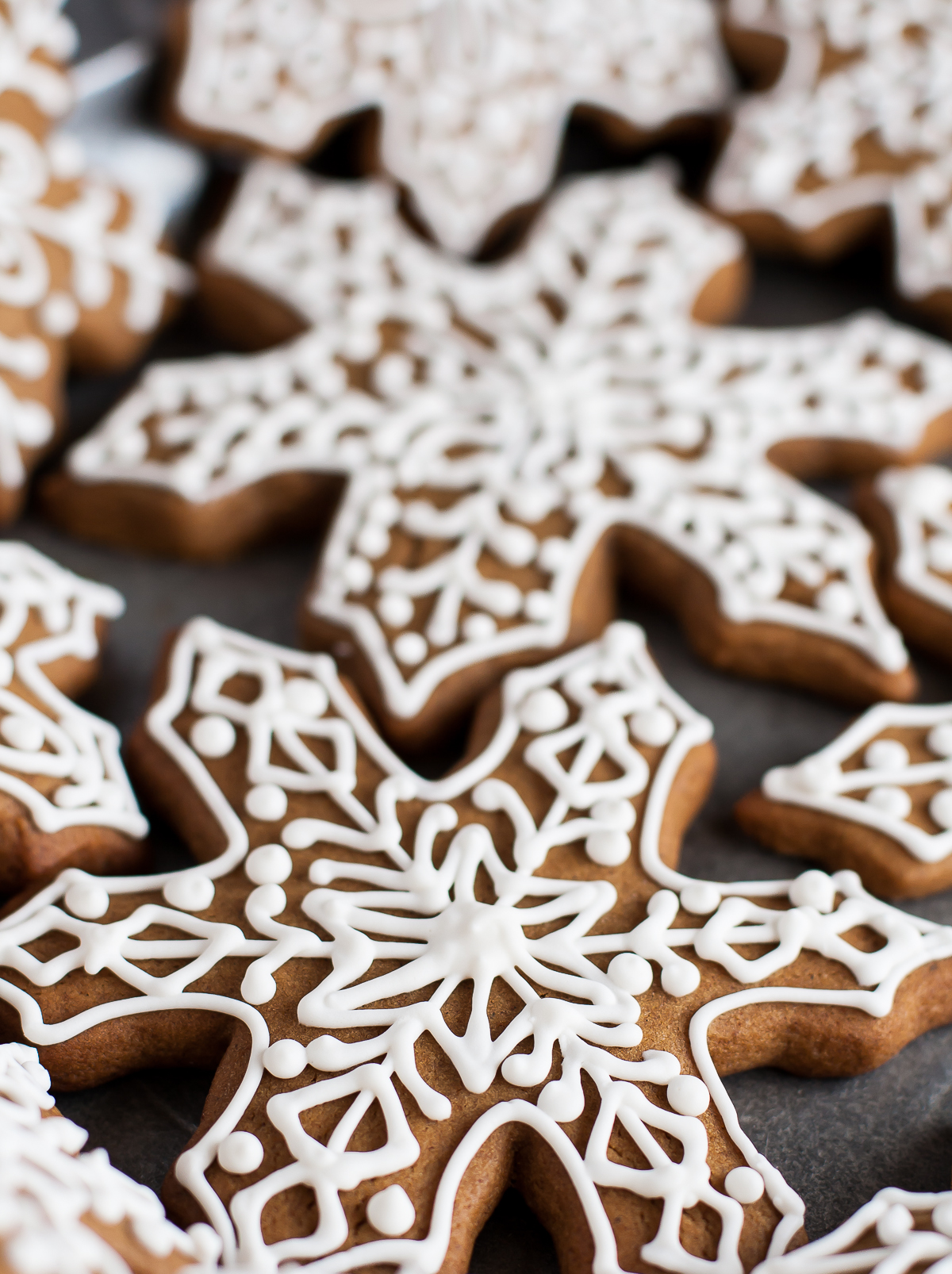 gingerbread-snowflake-cookies