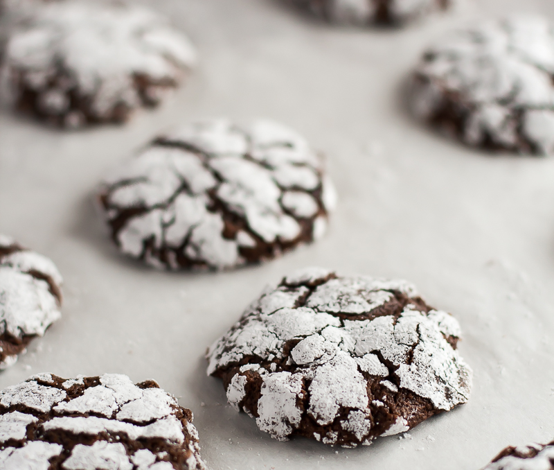 chocolate crinkles cookie